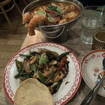 Rosa's Thai Cafe - Tom Yum Seafood Hot Pot & Ginger Stir-Fry Fable® Mushrooms - Thai Near Me - London, XGL Rosa's Thai Cafe - Tom Yum Seafood Hot Pot & Ginger Stir-Fry Fable® Mushrooms - Thai Near Me - London, XGL