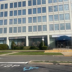 Charles Schwab - Front of the building