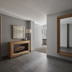 Denver Marriott South at Park Meadows - Suite entry way