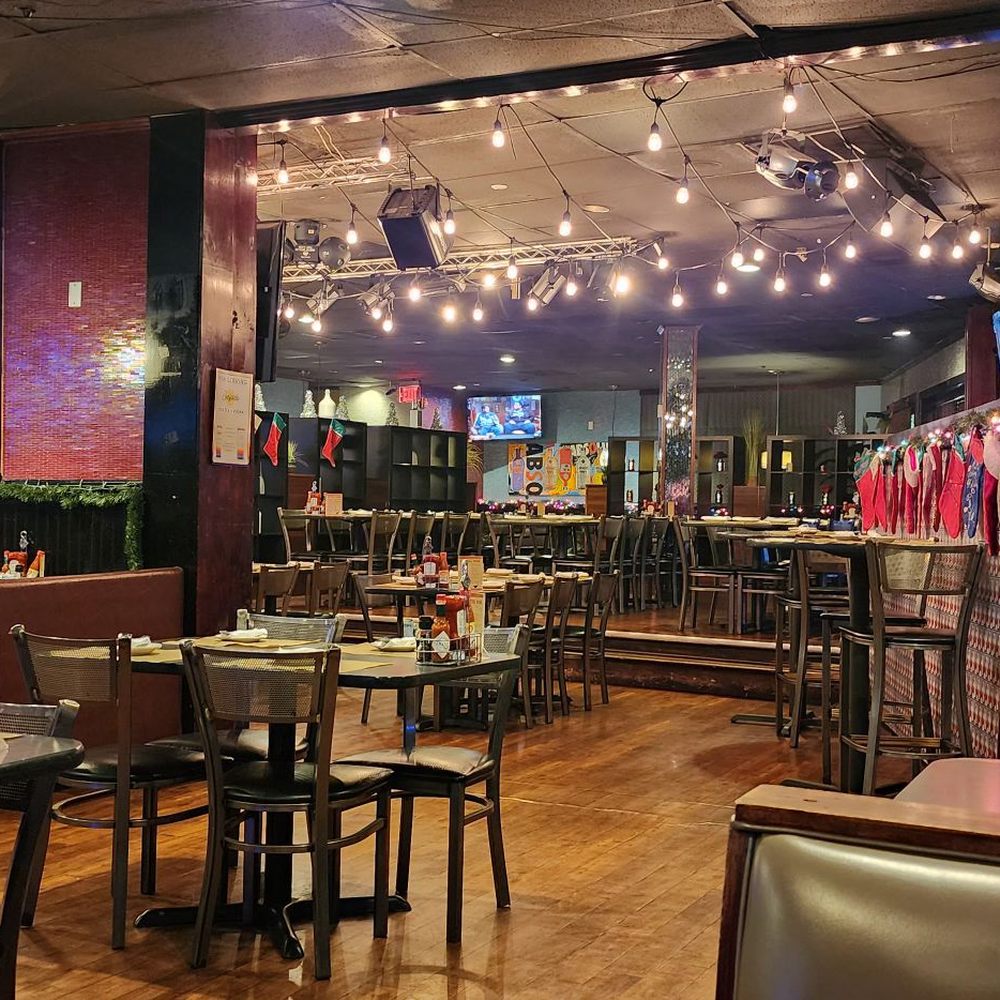 Benny the Bum's - Large place lots of room - American Near Me - Philadelphia, Pennsylvania
