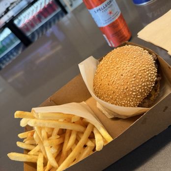 Amboy - Amboy Burger Combo - Burgers Near Me - West Covina, California Amboy - Amboy Burger Combo - Burgers Near Me - West Covina, California