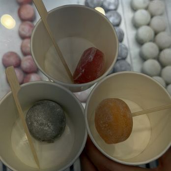 mochidoki - Black Sesame Mochi, Vegan Lychee Mochi, Vegan Mango Mochi - Ice Cream & Frozen Yogurt Near Me - New York, New York mochidoki - Black Sesame Mochi, Vegan Lychee Mochi, Vegan Mango Mochi - Ice Cream & Frozen Yogurt Near Me - New York, New York
