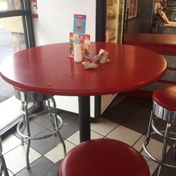 Freddy's Frozen Custard & Steakburgers - Trashy table the entire time we ordered and ate our meal.  :(