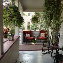 Christi's Inn - Lovely front porch!