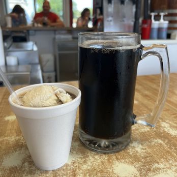 Carl's Drive In - Small root beer float and large root beer - Burgers Near Me - Brentwood, Missouri Carl's Drive In - Small root beer float and large root beer - Burgers Near Me - Brentwood, Missouri
