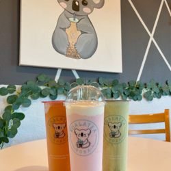 Koalatea Boba - Strawberry Cheesecake smoothie, blended Thai tea and blended matcha