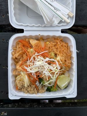 Aunty Pon's Thai Food Truck by null