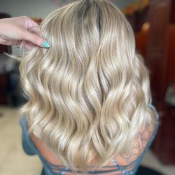 Loving the new blonde thank you McKenzie Smith
#BlissfullyBlonde #HairbyKenzie #Blonde