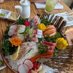 Medium sashimi platter