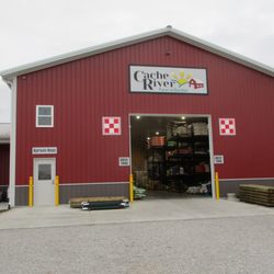 Cache River Farm N Garden - Drive-thru option to load feed & other bulky items.