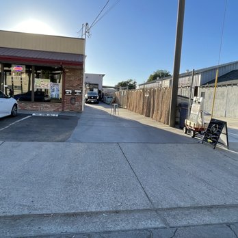 Santa Barbara Cider Company - The very easy to miss entrance - Cideries Near Me - Goleta, California