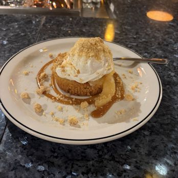 Landry's Seafood House - Butter cake, with apples and whipped cream - Seafood Near Me - Orlando, Florida Landry's Seafood House - Butter cake, with apples and whipped cream - Seafood Near Me - Orlando, Florida