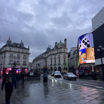Piccadilly Circus - Landmarks & Historical Buildings Near Me - London, XGL
