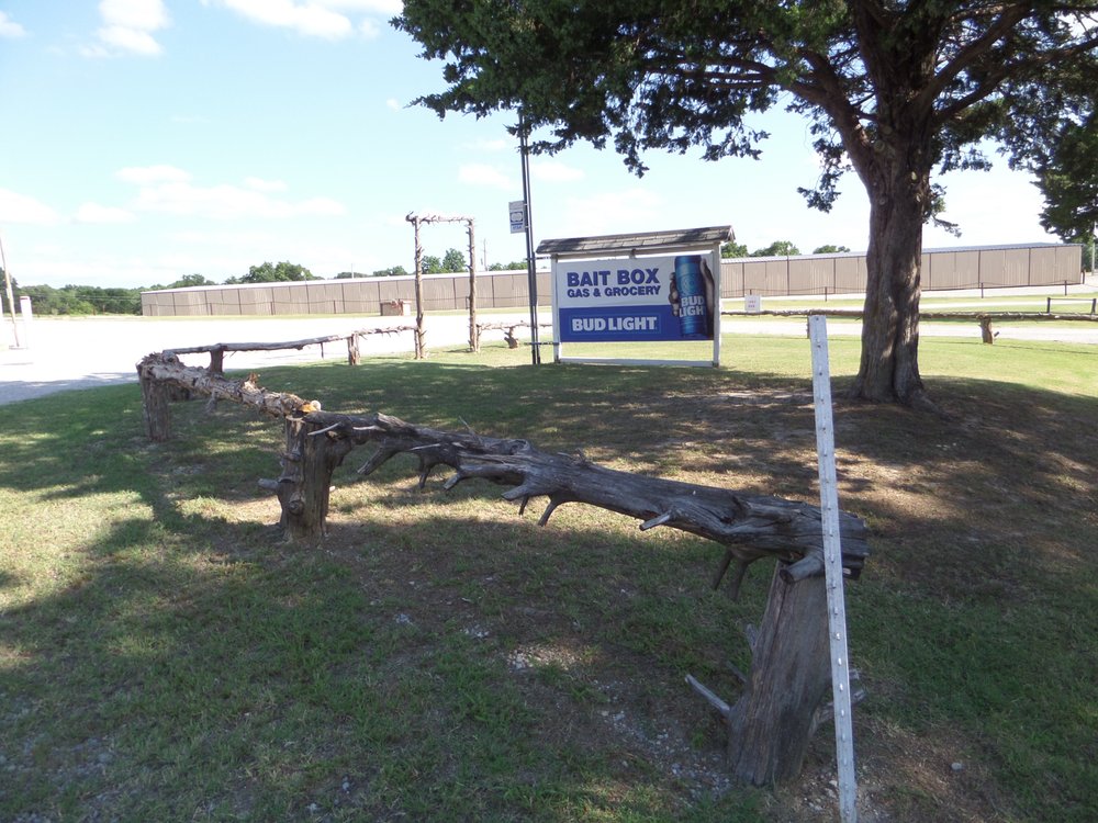 BAIT BOX Updated September 2024 1719 Cedar Blue Rd, Sulphur