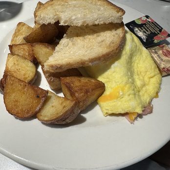 Spruce Cafe - Ham and cheese omelette - Breakfast & Brunch Near Me - Seattle, Washington Spruce Cafe - Ham and cheese omelette - Breakfast & Brunch Near Me - Seattle, Washington