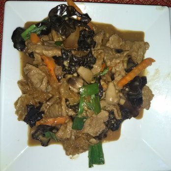 Seeda Thai Restaurant - Beef stir fry with oyster sauce and mushrooms - Thai Near Me - Valley Stream, New York