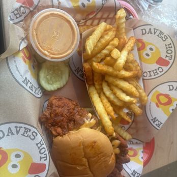 Dave's Hot Chicken - Dave's #4 1 Slider with Fries - Chicken Shop Near Me - Richardson, Texas