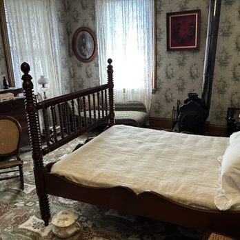 Ulysses S. Grant Home - Bedroom - Museums Near Me - Galena, Illinois