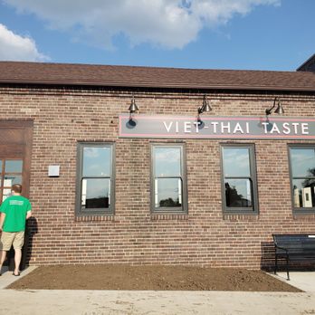 Viet-Thai Taste - Main entrance from parking lot - Vietnamese Near Me - Newton, Iowa Viet-Thai Taste - Main entrance from parking lot - Vietnamese Near Me - Newton, Iowa