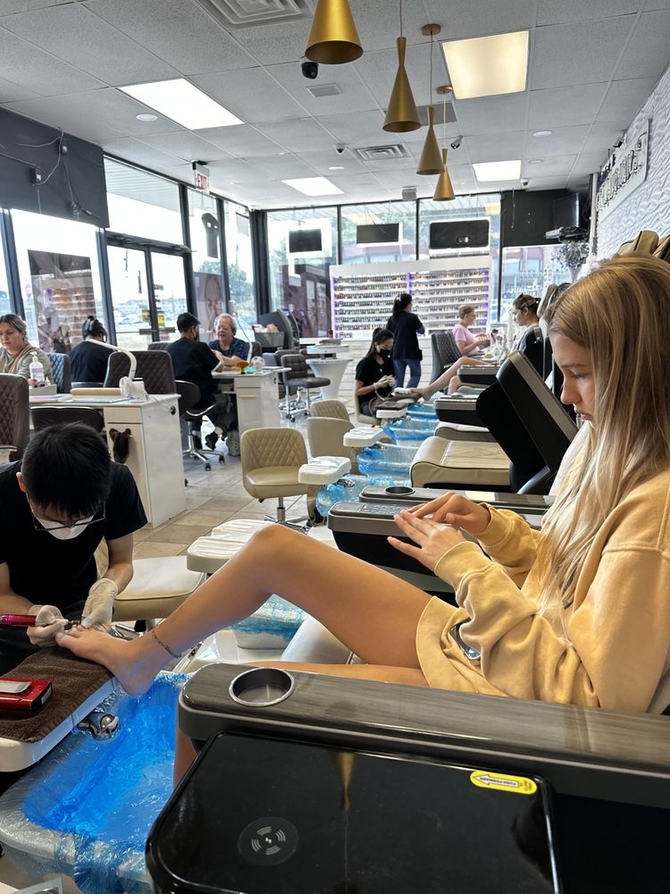 GLAMOUR NAILS Updated October 2024 252 Photos & 35 Reviews 351