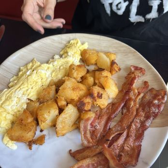 Mass Ave Diner - Scrambled eggs, hash browns and bacon. - Diners Near Me - Cambridge, Massachusetts