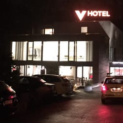 V-Hotel - Bei Nacht