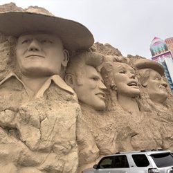 Castle of Chaos - A huge "Mount Rushmore" tour of feature in between the Wax Museum and the Mirror Maze/Castle of Chaos.