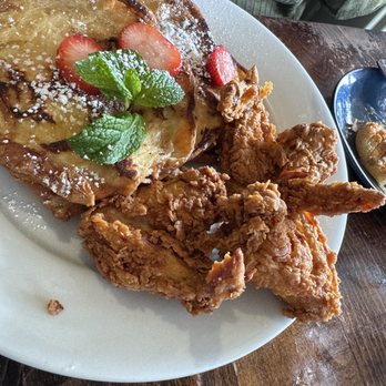 Lucille's - Chicken & Waffles - New American Near Me - Houston, Texas