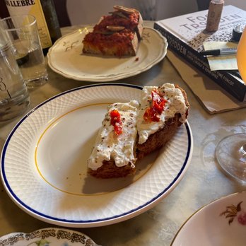 Bar La Sang - Sourdough toast with burrata and sun dried tomato - Wine Bars Near Me - Palma, PM Bar La Sang - Sourdough toast with burrata and sun dried tomato - Wine Bars Near Me - Palma, PM