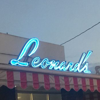 Leonard's Bakery - Bakeries Near Me - Honolulu, Hawaii