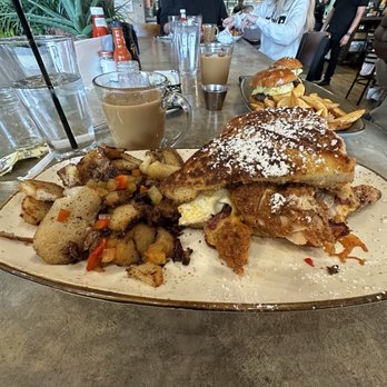 Avenue Brunch House - Detroiter Sandwich - Breakfast & Brunch Near Me - Dearborn, Michigan