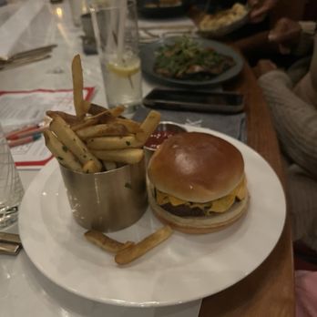 Gordon Ramsay Hell's Kitchen - Kid's meal cheeseburger - Desserts Near Me - Washington, DC, District of Columbia