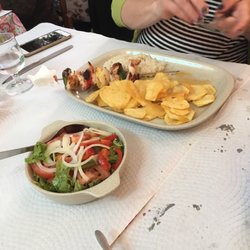 Grelha da Barra - Chicken skewers with rice and potato's.
