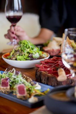 Le Rouge Restaurant & Après-Ski by null