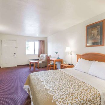 Days Inn by Wyndham Willcox - 1 King Bed Room - Hotels Near Me - Willcox, Arizona