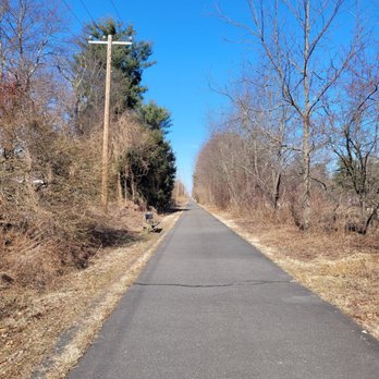 Weatogue Park - Trail adjacent to park - Parks Near Me - Weatogue, Connecticut Weatogue Park - Trail adjacent to park - Parks Near Me - Weatogue, Connecticut
