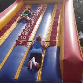Fort Veltwijck - Afmat--race: zó moeilijk en zwaar, voor sommigen...  Andere uitdagingen: A--loop,skiloop,stormbaan,touwtrekken,cactus, boom,cake. - Amusement Parks Near Me - Ekeren, VAN