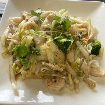 Pho Ba Co - Chow Chicken with pan fried or Chowfun rice noodle - Vietnamese Near Me - Irvine, California