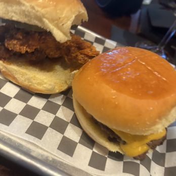 The Courtesy - Hot honey chicken slider Smash burger slider - Cocktail Bars Near Me - Winter Park, Florida The Courtesy - Hot honey chicken slider Smash burger slider - Cocktail Bars Near Me - Winter Park, Florida