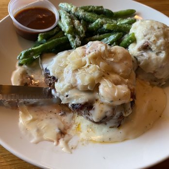 Applebee's Grill + Bar - OMG! This Cajun 8oz steak was the bomb! Don't sleep on AppleBees steak! Soooo good - American Near Me - Lithonia, Georgia