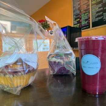 Mango AAntojito - Mango Fresa, Chia-Pitaya Pudding Bowl, Clear Heart Juice - Waffles Near Me - Chelsea, Massachusetts