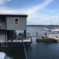 Cindy's On the Barge - Eat on the water!