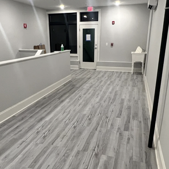 Mason Construction - Vinyl Floor Planking - General Contractors Near Me
