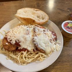 Pappy's Family Pub - Veal Parmesan and pasta.