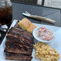 Double S Smokehouse - Looks can be deceiving. Looks great, meats have no flavor.