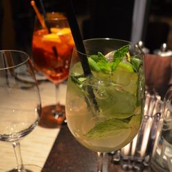 Pulsa Fonduestube - Aperol spritz and hugo