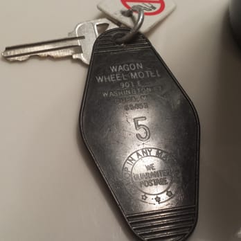 Wagon Wheel Motel - Awesome, old-fashioned motel room key. - Hotels Near Me - Cuba, Missouri