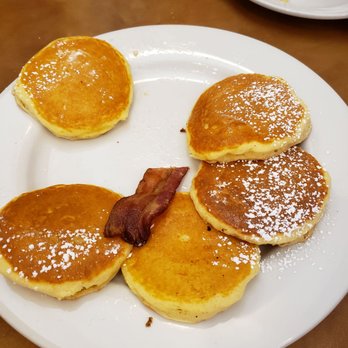 Georgie V's Pancake House - Kids silver dollar plate - Breakfast & Brunch Near Me - Northbrook, Illinois