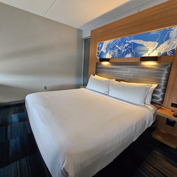 Aloft by Marriott Frisco - Hotels Near Me - Frisco, Texas