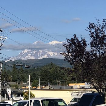 Cruiser Cafe - View of Rainier from dining picnic table outside. - American Near Me - Eatonville, Washington